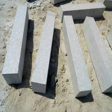 G375 Granit-Bordstein