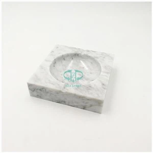 Quadratischer Aschenbecher aus Marmor