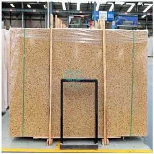 Gelbe Terrazzo-Steinplatte