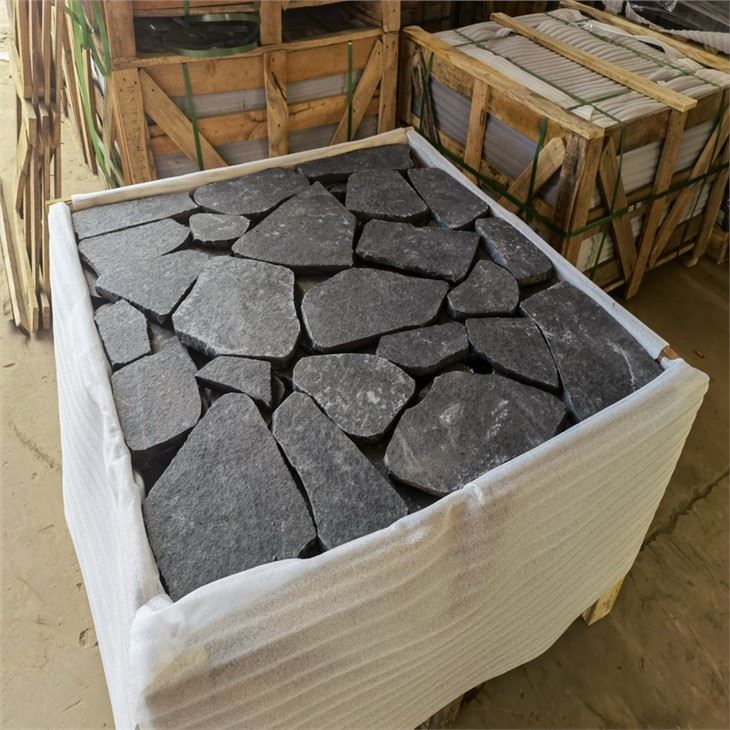 Jet Black Basalt Crazy Pflaster