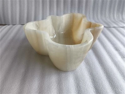 Damghan Waschbecken in Blumenform aus grünem Onyx